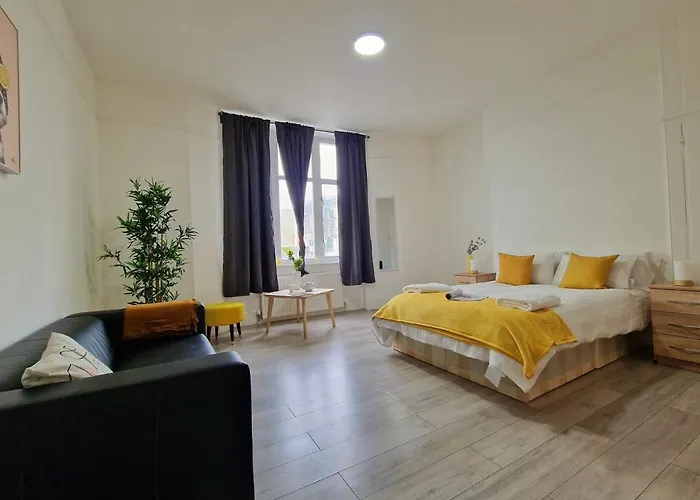 Spacious 4 Bedroom apartment in amazing location
