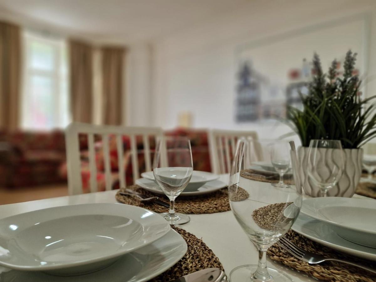 Spacious 4 Bedroom In Amazing Location Appartamento Londra