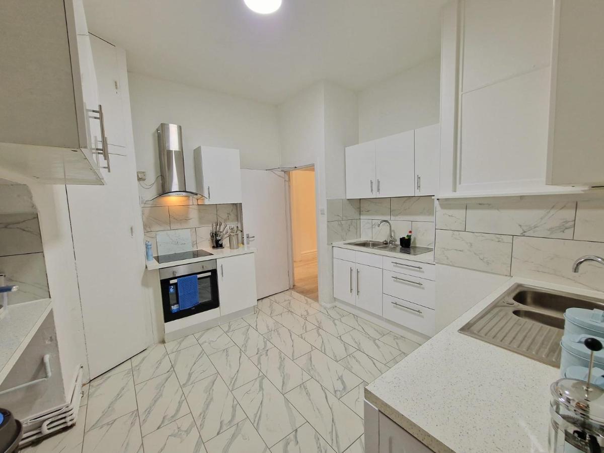 Spacious 4 Bedroom In Amazing Location Londra