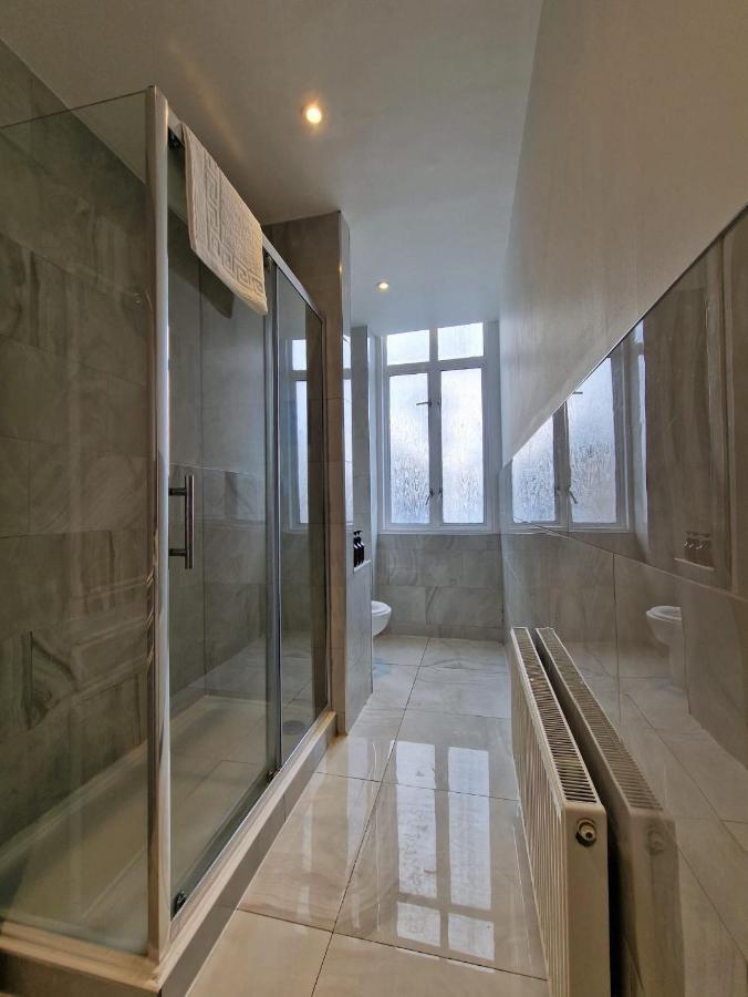 Spacious 4 Bedroom In Amazing Location *