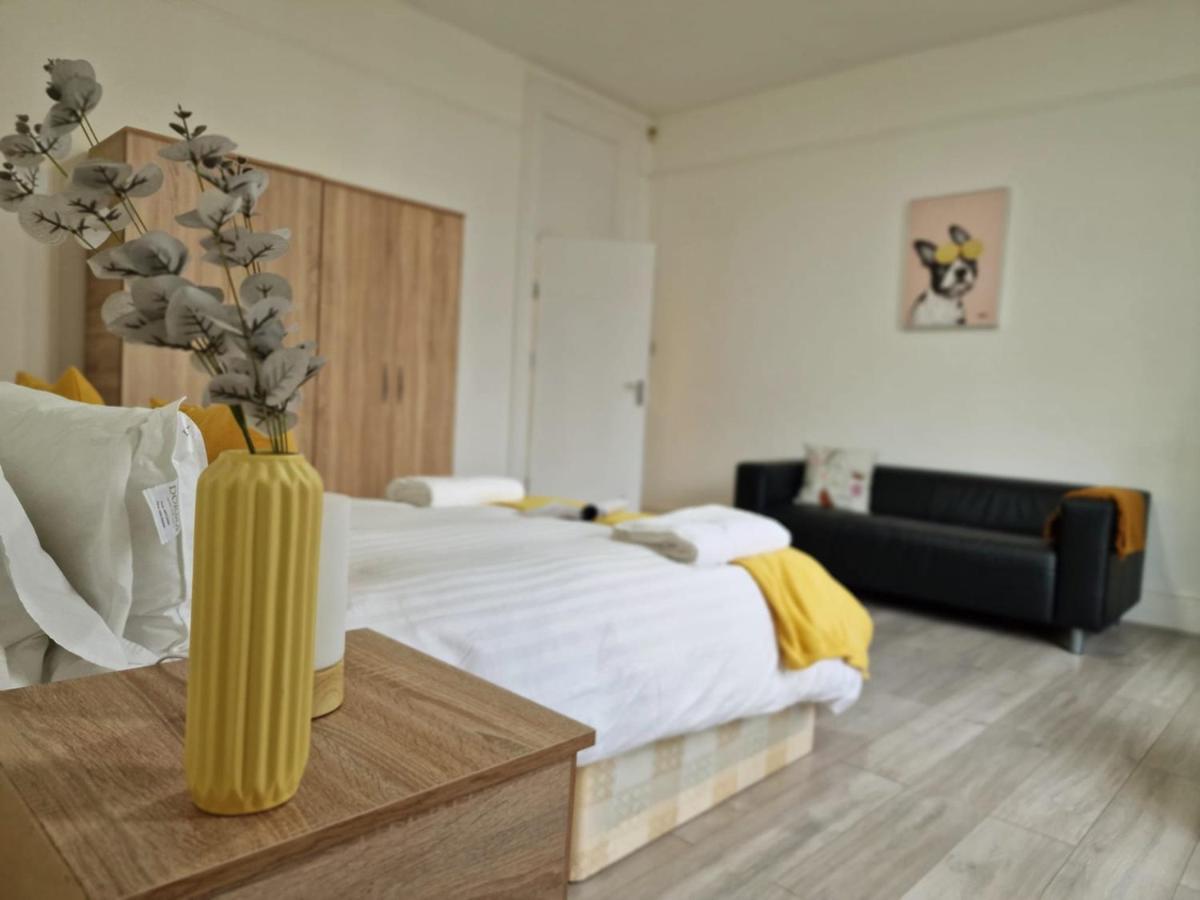 Spacious 4 Bedroom In Amazing Location Londra