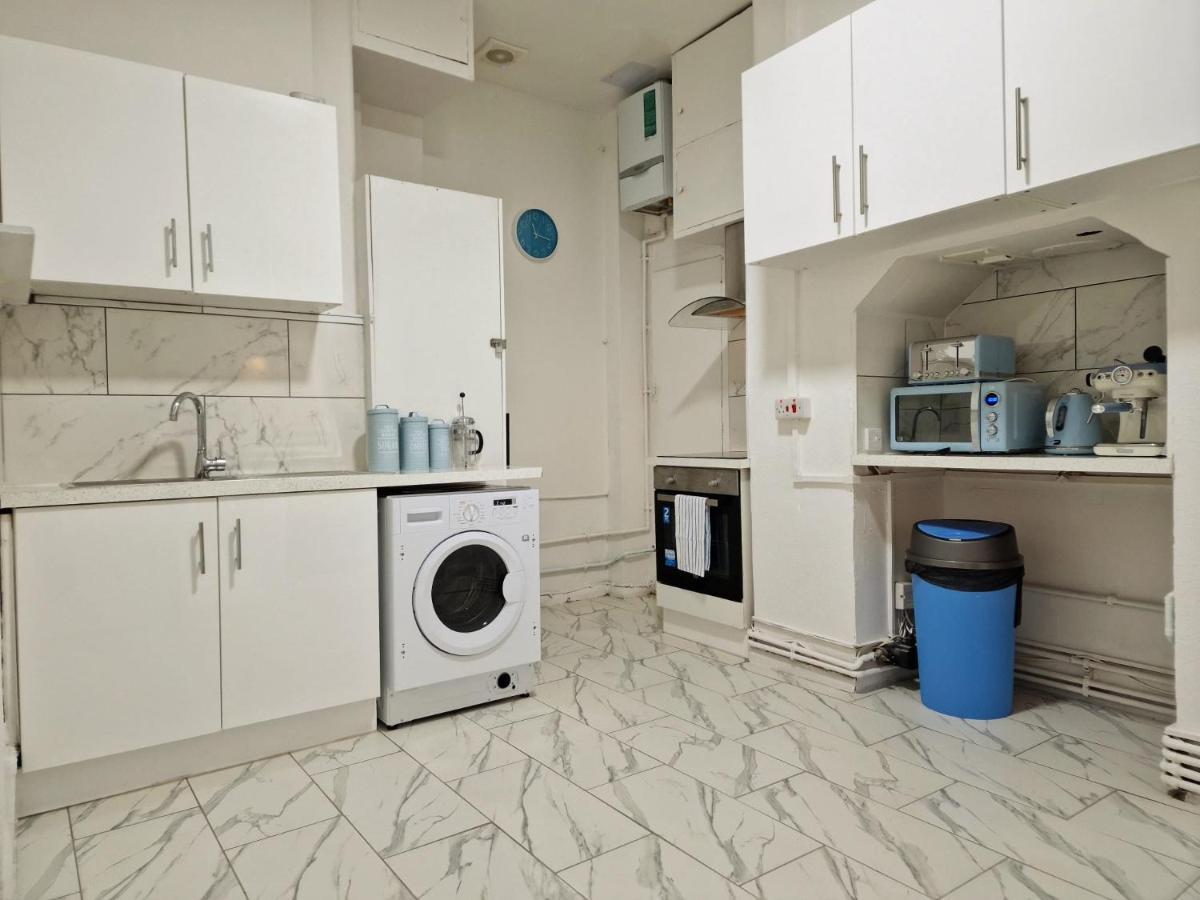 Spacious 4 Bedroom In Amazing Location *