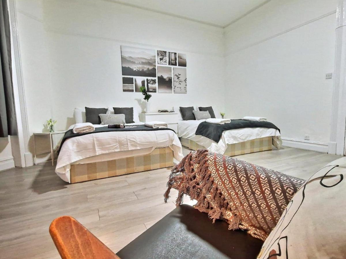 Spacious 4 Bedroom In Amazing Location *